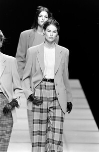 StephanieSeymour_GiorgioArmaniFW1992_05.jpg