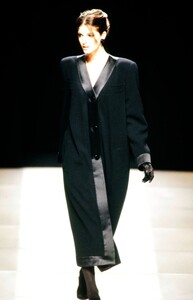 StephanieSeymour_GiorgioArmaniFW1992_12.jpg