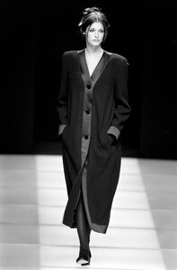 StephanieSeymour_GiorgioArmaniFW1992_13.jpg