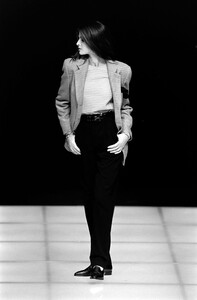 StephanieSeymour_GiorgioArmaniFW1992_16.jpg
