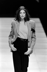 StephanieSeymour_GiorgioArmaniFW1992_17.jpg