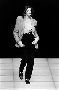 StephanieSeymour_GiorgioArmaniFW1992_18.jpg