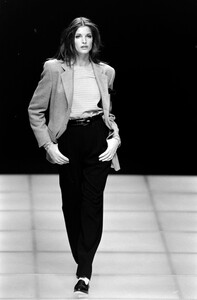 StephanieSeymour_GiorgioArmaniFW1992_19.jpg