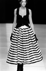 StephanieSeymour_GiorgioArmaniFW1992_21.jpg