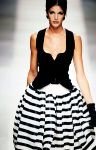 StephanieSeymour_GiorgioArmaniFW1992_25.jpg