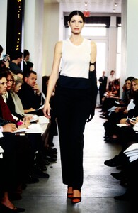 StephanieSeymour_HelmutLangFW1999_02.jpg