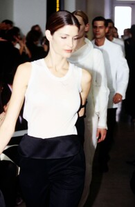 StephanieSeymour_HelmutLangFW1999_04.jpg