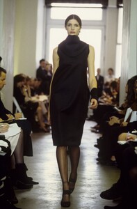 StephanieSeymour_HelmutLangFW1999_10.jpg