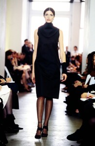 StephanieSeymour_HelmutLangFW1999_11.jpg
