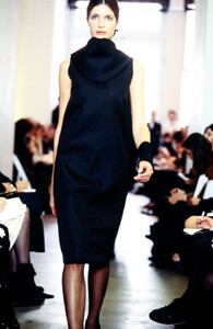StephanieSeymour_HelmutLangFW1999_13.jpg