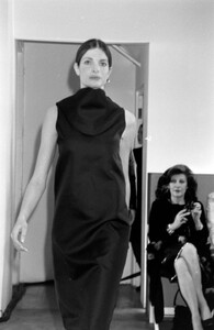StephanieSeymour_HelmutLangFW1999_16.jpg