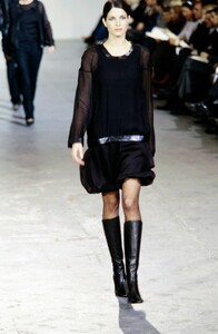 StephanieSeymour_HelmutLangFW2000_05.jpg