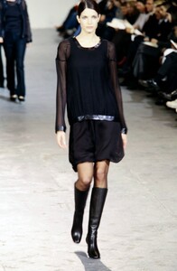StephanieSeymour_HelmutLangFW2000_06.jpg