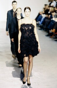 StephanieSeymour_HelmutLangFW2000_12.jpg
