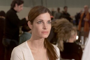 StephanieSeymour_HelmutLangFW2000_18.jpg