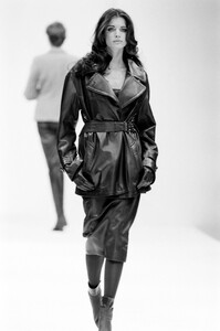 StephanieSeymour_JilSanderFW1992_05.jpg