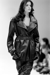 StephanieSeymour_JilSanderFW1992_06.jpg