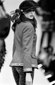 StephanieSeymour_KriziaFW1992_09.jpg