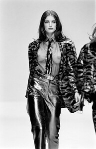 StephanieSeymour_KriziaFW1992_14.jpg