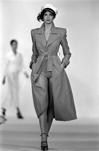 StephanieSeymour_MarcJacobsSS1995_17.jpg