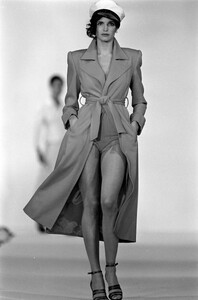 StephanieSeymour_MarcJacobsSS1995_18.jpg