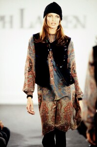 StephanieSeymour_RalphLaurenFW1993_02.jpg
