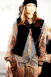 StephanieSeymour_RalphLaurenFW1993_04.jpg