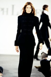 StephanieSeymour_RalphLaurenFW1993_07.jpg