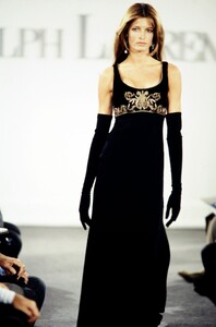 StephanieSeymour_RalphLaurenFW1993_08.jpg