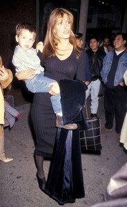 StephanieSeymour_RalphLaurenFW1993_09.jpg