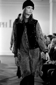 StephanieSeymour_RalphLaurenFW1993_10.jpg