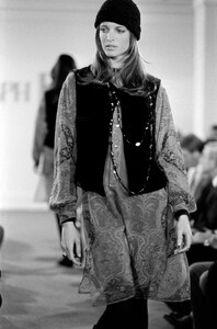 StephanieSeymour_RalphLaurenFW1993_11.jpg