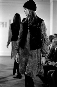 StephanieSeymour_RalphLaurenFW1993_12.jpg