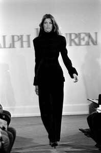 StephanieSeymour_RalphLaurenFW1993_13.jpg