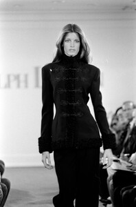 StephanieSeymour_RalphLaurenFW1993_14.jpg