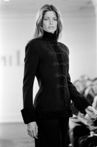 StephanieSeymour_RalphLaurenFW1993_15.jpg