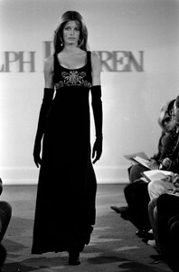 StephanieSeymour_RalphLaurenFW1993_18.jpg