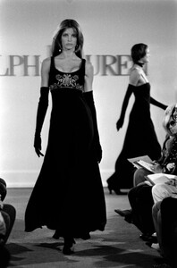 StephanieSeymour_RalphLaurenFW1993_19.jpg