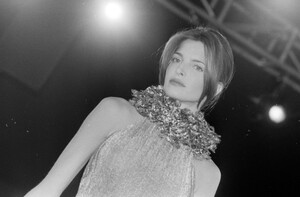 StephanieSeymour_RalphLaurenFW1994_08.jpg