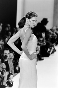 StephanieSeymour_ToddOldhamFW1994_14.jpg
