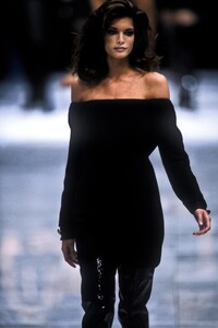 StephanieSeymour_VersaceFW1991_03.jpg
