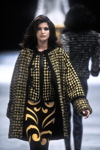 StephanieSeymour_VersaceFW1991_05.jpg