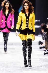StephanieSeymour_VersaceFW1991_08.jpg