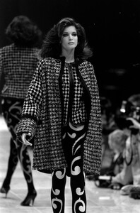 StephanieSeymour_VersaceFW1991_16.jpg
