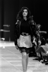 StephanieSeymour_VersaceFW1991_19.jpg