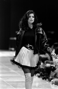 StephanieSeymour_VersaceFW1991_20.jpg
