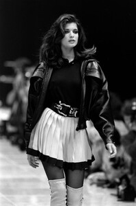StephanieSeymour_VersaceFW1991_21.jpg