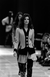 StephanieSeymour_VersaceFW1991_23.jpg