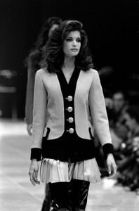 StephanieSeymour_VersaceFW1991_24.jpg