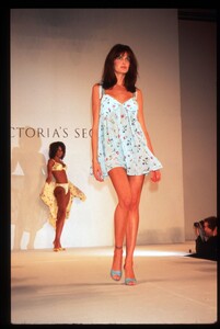StephanieSeymour_Victoria'sSecret1996_01.jpg